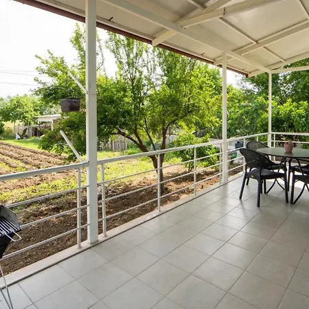 Nature View Detached House With Garden In