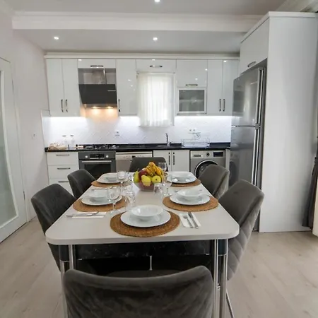 아파트 Nature View Detached House With Garden In 페티예